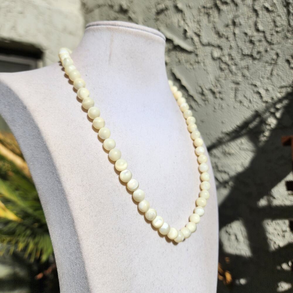 Vintage Balamuti Pearl Necklace MOP Shell Round Beaded Barrel Clasp 8mm - Picture 4 of 13